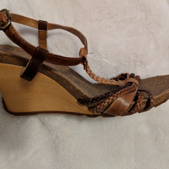 Kenneth Cole Reaction sandals. - Picture 2 of 7